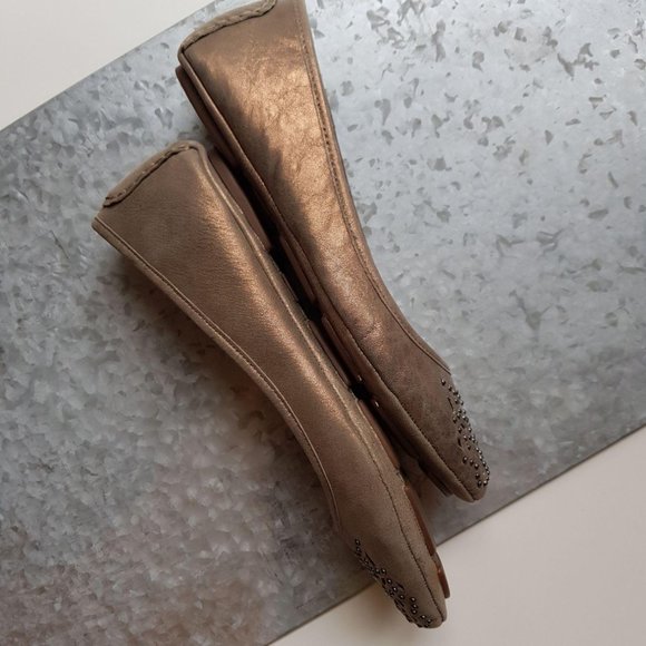 Tahari Joselyn Flats in Bronze Gold Sz 8.5M - Picture 7 of 7